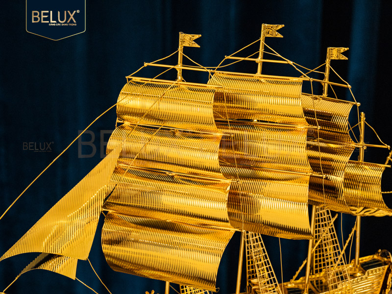 Thuyền buồm phong thủy mạ vàng 24k&nbsp;51x18x34cm